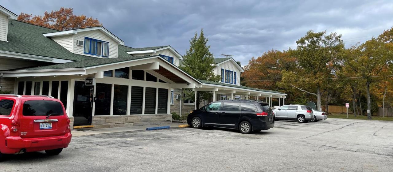 Camp Inn Lodge Oscoda Esterno foto
