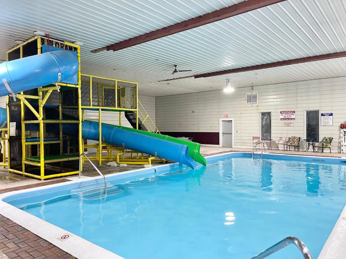 Camp Inn Lodge Oscoda Esterno foto