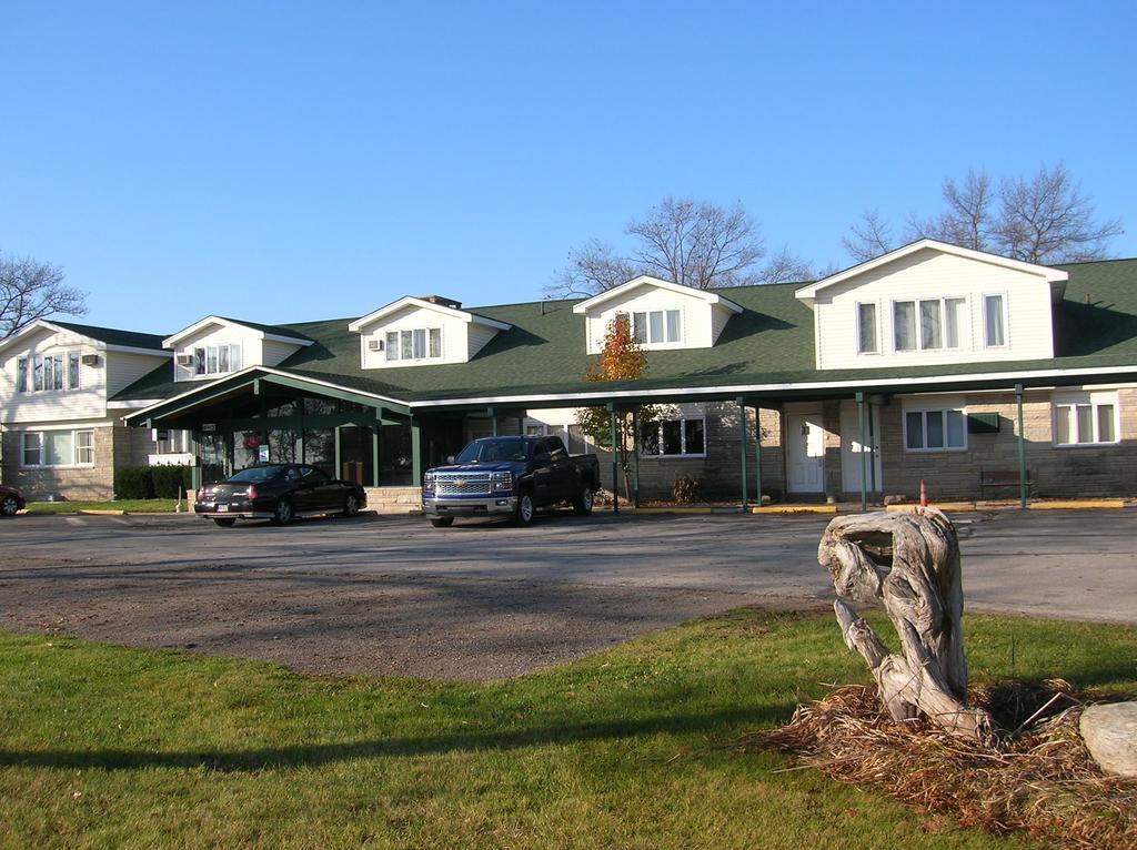 Camp Inn Lodge Oscoda Esterno foto