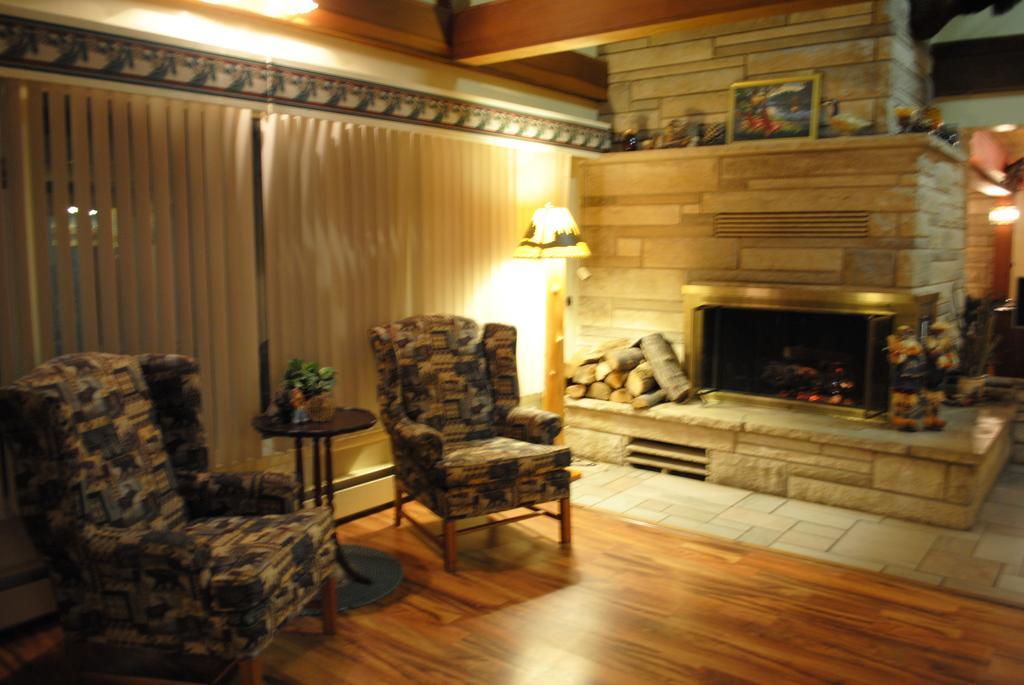Camp Inn Lodge Oscoda Esterno foto