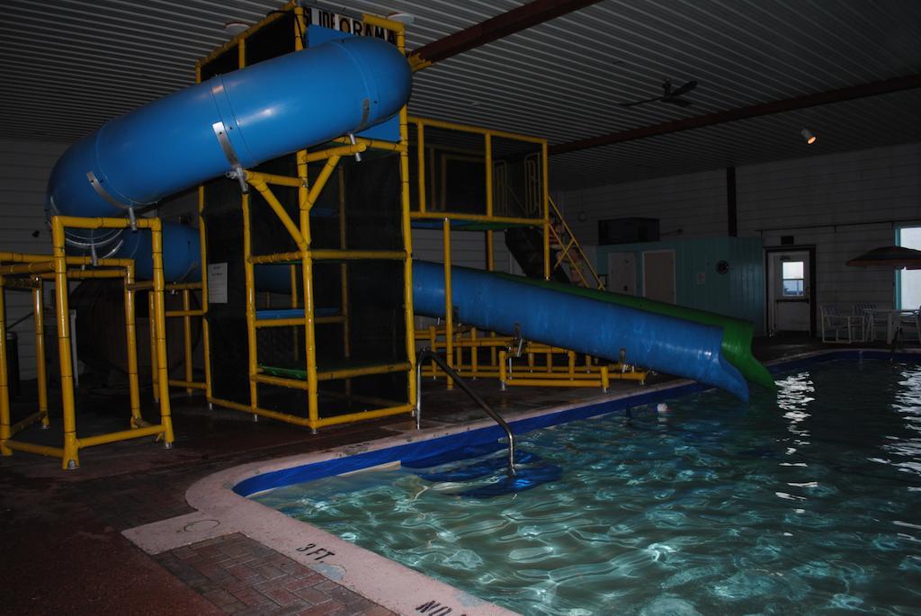 Camp Inn Lodge Oscoda Esterno foto